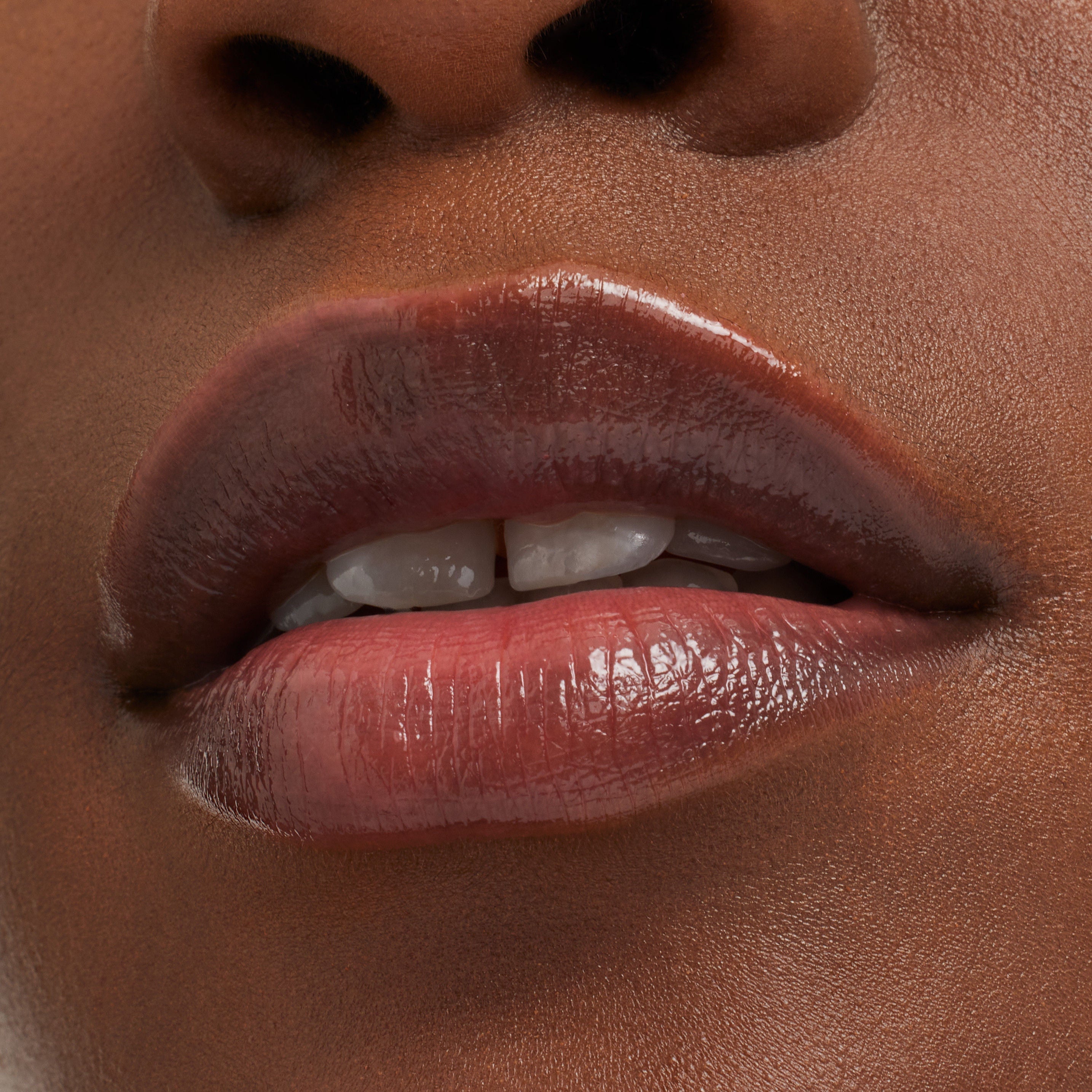 M.A.C Glow Play Tender Talk Lip Balm - Favourite, 3.14g Buy at Indicrest Image 3
